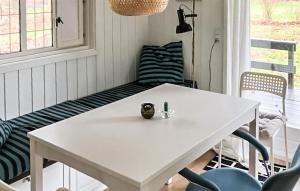a white table and chairs in a room at 2 Bedroom Nice Home In Hundested in Hundested