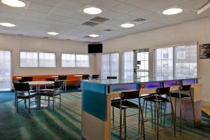 a conference room with a bar and chairs at SpringHill Suites by Marriott Las Cruces in Las Cruces +29 photos