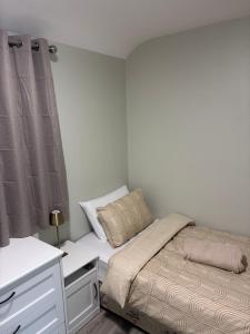 a small bedroom with a bed and a desk at Deelview in Eas Géitine