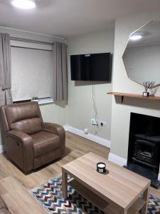a living room with a chair and a table at Deelview in Eas Géitine