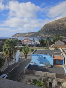 a view of the ocean from the roof of a house at Casa do Céu Azul in Tarrafal