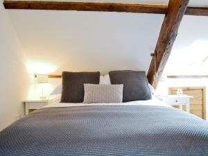 a bedroom with a bed with two pillows at Keepers in Marros +9 photos