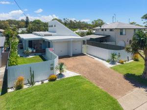 an aerial view of a house with a yard at The Eddy Escape in Kingscliff