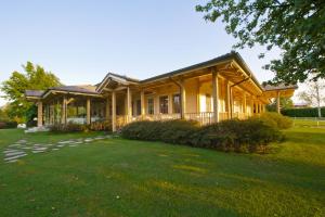 a house with a large yard in front of it at Golf Hotel Cavaglià in Cavaglià