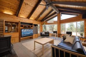 a living room with a couch and a tv at Sisters Cabin in Sisters