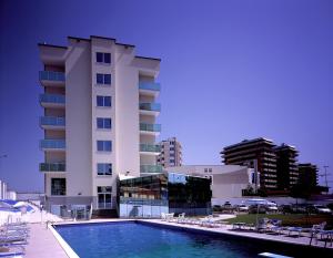 Bazén v ubytování Hotel Baia Flaminia nebo v jeho okolí