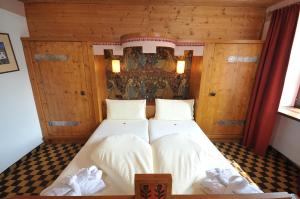 Postel nebo postele na pokoji v ubytování Family Hotel Schloss Rosenegg