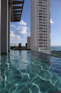 a swimming pool on the roof of a building at Flat Praia da Graciosa in Palmas