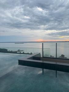 a building with a view of the water at Flat Praia da Graciosa in Palmas