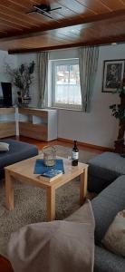a living room with a coffee table and a window at Hauptstraße 19 in Zachenberg