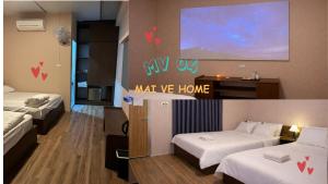 a hotel room with two beds and a sign that says may that we home at Mai Ve Home in Lương Xâm +28 photos