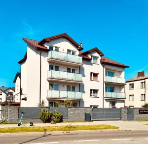 a large white building with a red roof at Willa Dominik 2 in Jastarnia