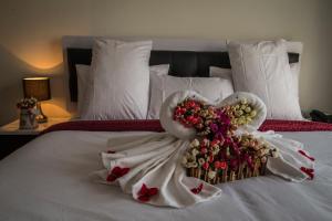 O cameră la Al Mawaleh Furnished Flats & Rooms