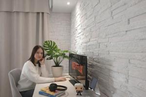 a woman sitting at a desk with a computer at Central in Casarile
