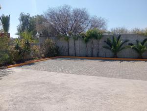 a backyard with a fence and a brick patio at Campo Real Actopan in Cedro +5 photos