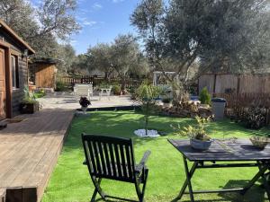 a backyard with a table and chairs and grass at השקט של כליל in Clil