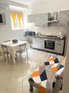 a kitchen with a table and a dining room at Terrasolemonica in Pontecorvo