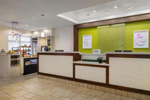 a store lobby with a cash counter in a store at Hilton Garden Inn Raleigh-Durham/Research Triangle Park in Durham +35 photos