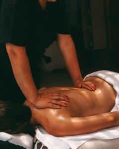 a woman standing on top of a mans body on a towel at Chambre d'hôte La Kazanou in Saint-Joseph