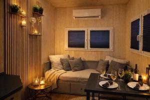 a living room with a couch and two tables at KE-Tiny- Siedlung Haus Paulchen in Oerlenbach