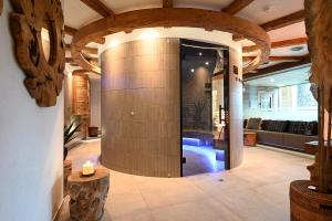 a lobby with a pool in the middle of a building at Meiser SPA Resort in Fichtenau +19 photos