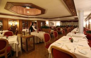 Εστιατόριο ή άλλο μέρος για φαγητό στο Alpen Suite Hotel