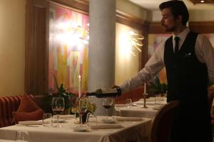 Επισκέπτες που μένουν στο Alpen Suite Hotel