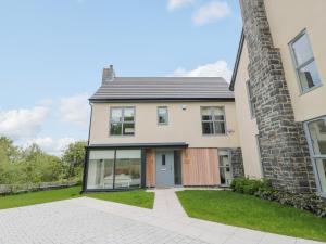 an image of a house with a driveway at Summer Rose in Craster