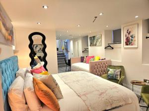 a bedroom with a bed and a living room at Stylish & Central Design Apartment- 3 Beds in Edinburgh