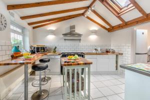 a kitchen with white appliances and wooden ceilings at 4 Bed in Pentewan oc-edghil in Pentewan