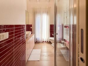 a bathroom with a toilet and a sink at Venice Entry Comfort Apartment in Mestre +15 photos