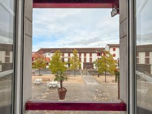 a window view of a courtyard outside a building at Hôtel-Restaurant de La Paix in Saint-Palais