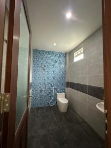 a bathroom with a toilet and a sink in it at Tổ Nhím Homestay in Ấp Cái Chuối +17 photos