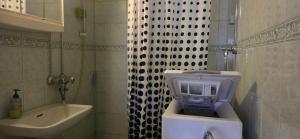 a bathroom with a toilet with a monitor on it at Pankkikallio 14 in Sorsakoski