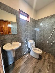 a bathroom with a toilet and a sink at An's House - Đóng trên booking - LH trực tiếp in Phan Thiet +65 photos