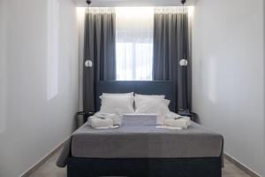 a bedroom with a bed with two stuffed animals on it at maison de rivière in Afantou