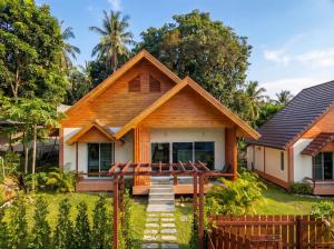 a house with a wooden roof at The Triangle Villas in Srithanu