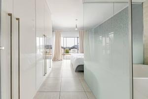 a bedroom with a bed and a bath tub next to a bed sidx sidx sidx at 2 Bedroom 2 Bathroom Executive Suite in Midrand +28 photos