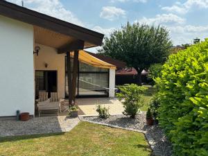 a house with a porch with a patio at Ferienhaus Altenplos in Heinersreuth