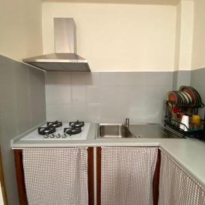a kitchen with a sink and a stove at A Casa Di Mina in Civitavecchia
