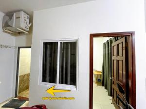 a room with a window with an arrow on the wall at Marine Hotel & Apartment in Vung Tau