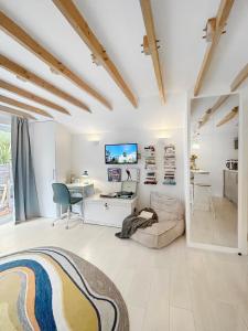 a living room with a tv and a couch at Modern self contained tiny home with patio in Loughton
