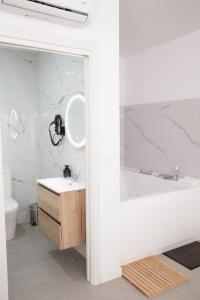 a bathroom with a tub and a sink and a mirror at M&A Hostal en Onda in Bechí +70 photos