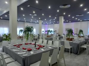 a banquet hall with white tables and white chairs at Hotel TRH La Motilla in Dos Hermanas +110 photos