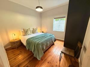 a bedroom with a bed and a window at Die Stal in Wellington