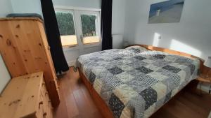 a bedroom with a bed and a window at Ferienhaus Hummel in Böhl