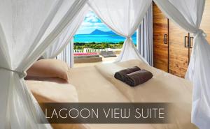 a bedroom with a bed with a view of the ocean at Kozy Le Morne in Le Morne