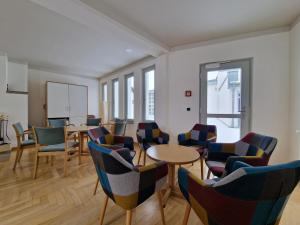 a room with chairs and a table and a chalkboard at Gästehaus Dominikus in Leipzig