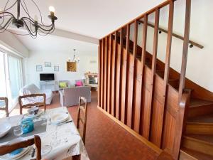a living room with a table and a staircase at VOILE D'ETAI - Maison, Calme, Jardin Clos - K343 in Carnac