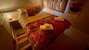 a bedroom with a bed with two towels on it at Garden Galley Nook in Sproatley